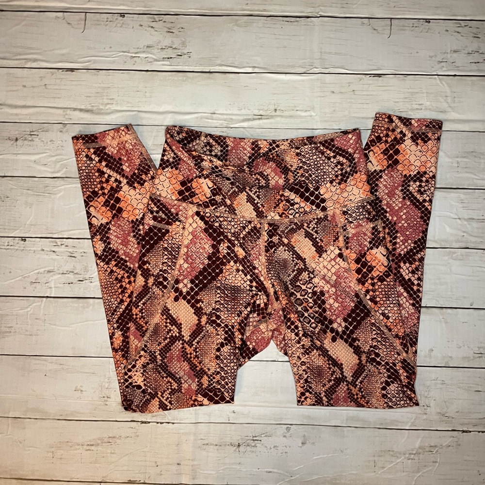 Old navy snake skin leggings with pockets size medium
